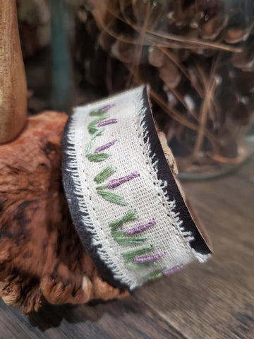 Hand-Embroidered Linen Leather Bracelet - Lavender