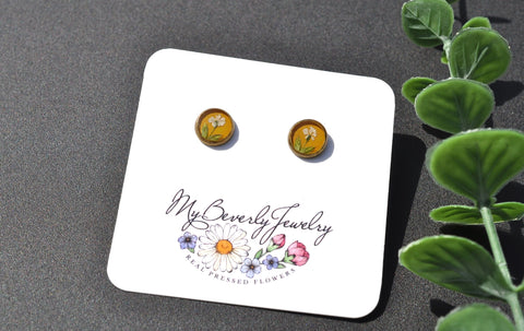 Pressed Flower Stud Earrings - Queen Anne's Lace on Yellow, Antique Bronze