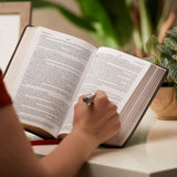 KJV Holy Bible: Large Print Single-Column with 43,000 End-Of-Verse Cross References, Brown Leathersoft, Personal Size, Red Letter, Comfort Print: King