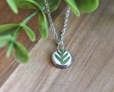 Pressed Flower Tiny Circle Necklace - Fern Leaf on White, Silver