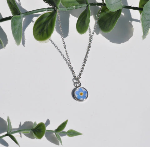 Pressed Flower Tiny Circle Necklace - Forget Me Not on White, Silver